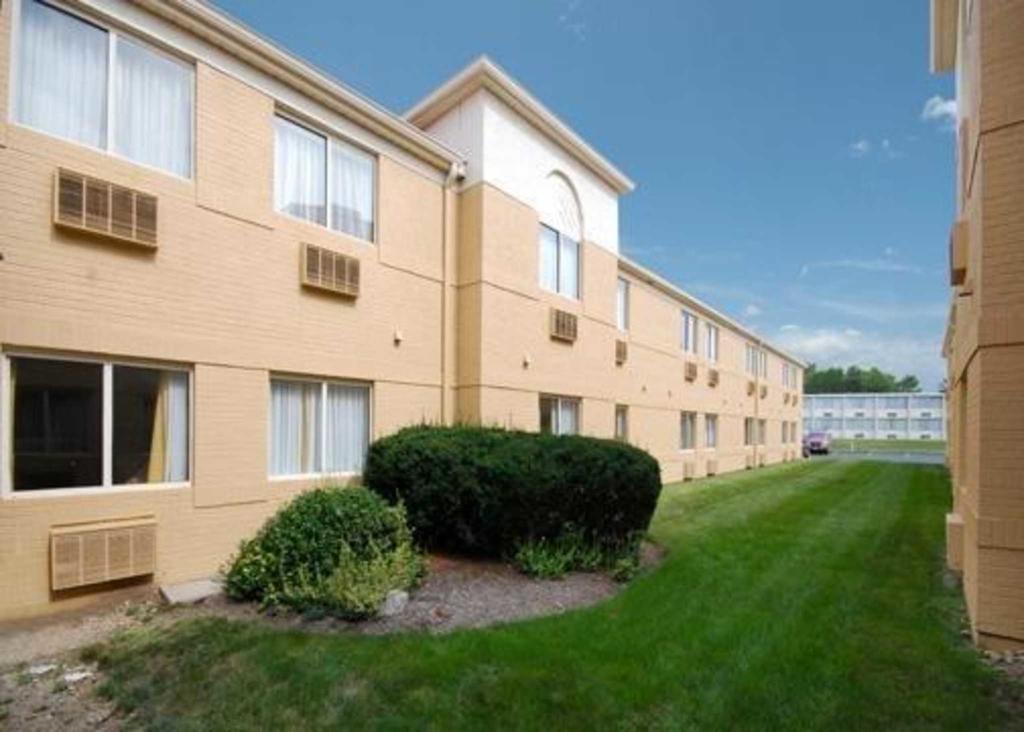 Quality Inn Fairborn Exterior photo